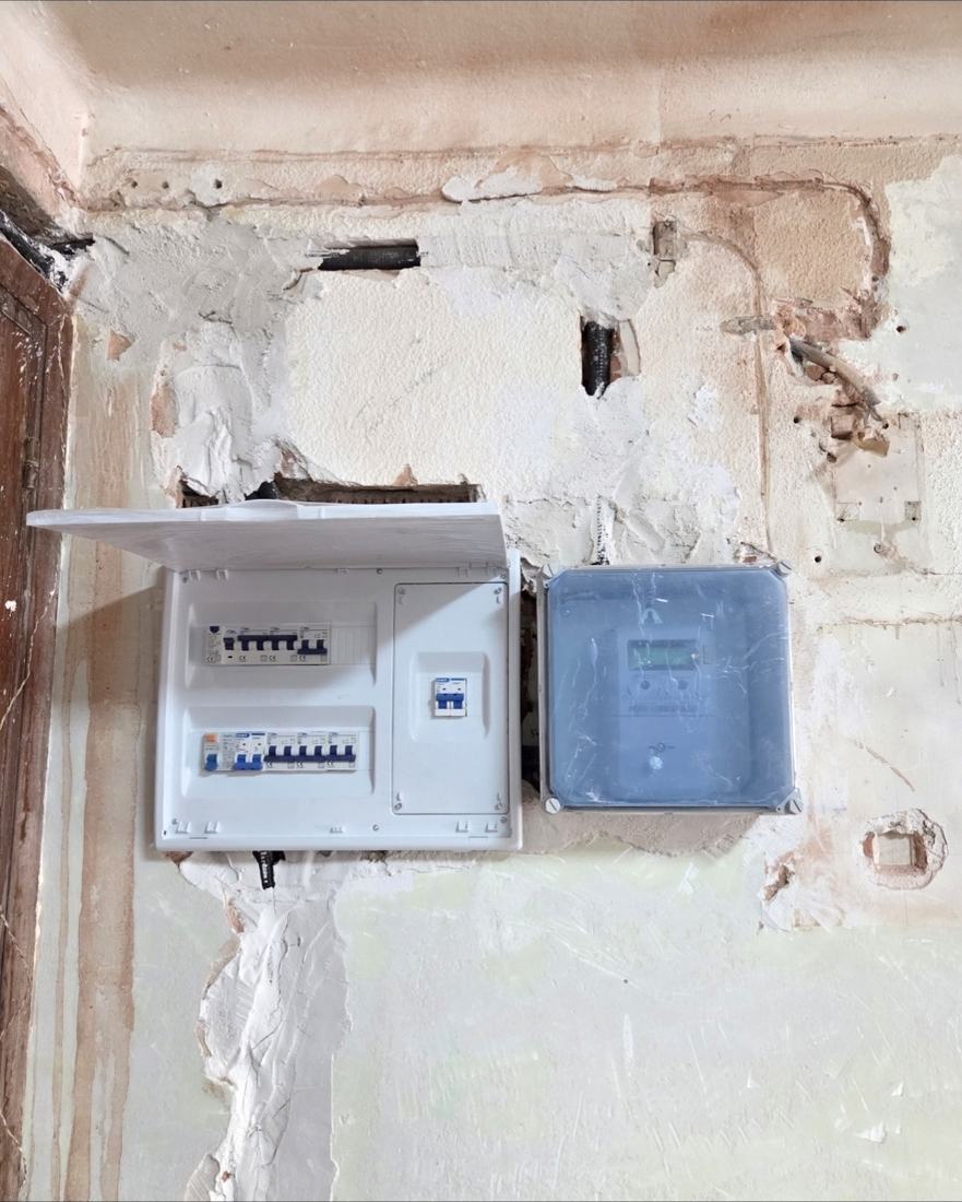 CPM y caja de contador en obra