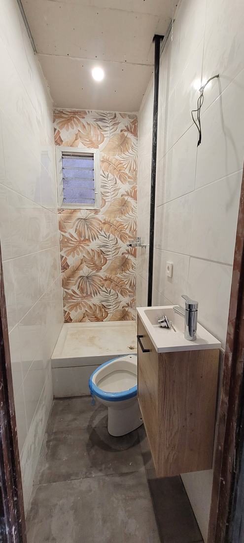 Aseo en obra con revestimiento decorativo