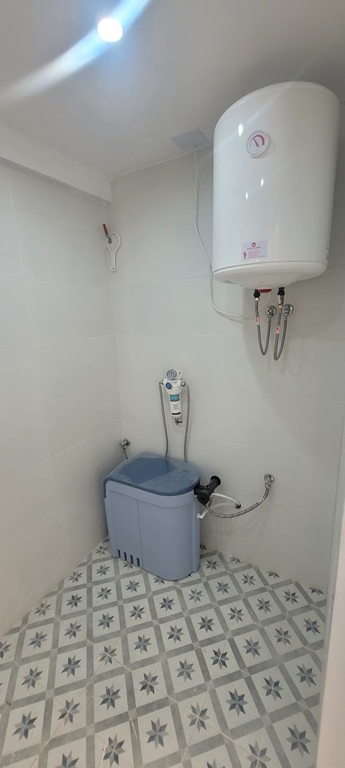 Cuarto de instalaciones con termo eléctrico